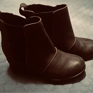 Sorel Black Ankle Booties with Textured Leather and Slip-On Style